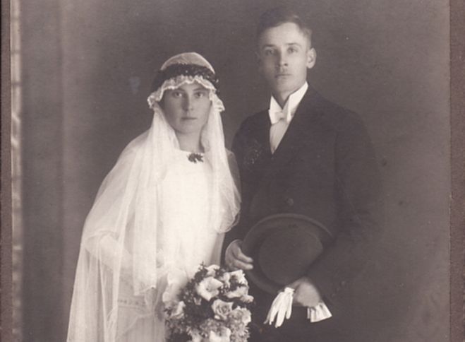 Na Walentynki wspomnień czar - stara ślubna fotografia